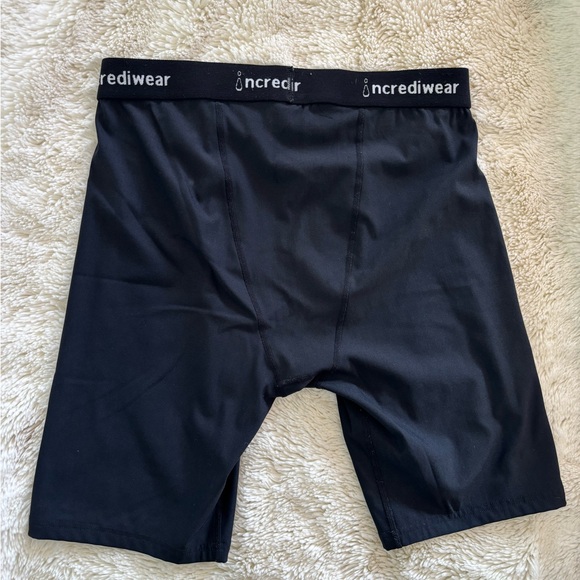 Men’s Incrediwear Black Circulation Shorts, XL - Picture 6 of 6